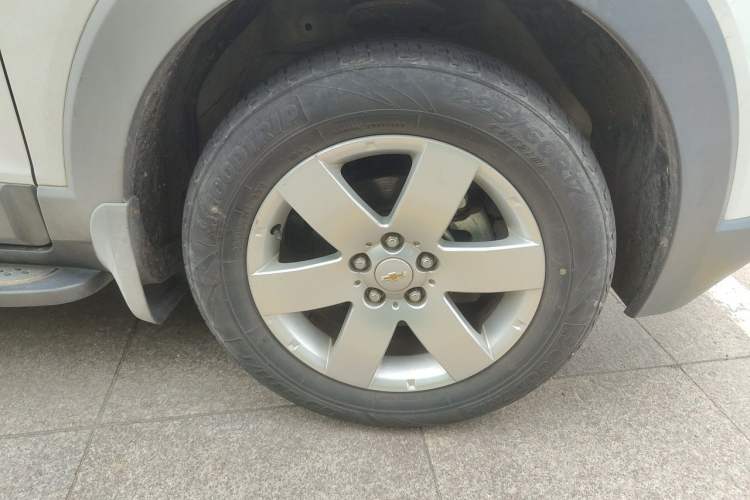 Used Chevrolet Captiva 2014 2.4L 4x4 Luxury Edition 5 Seats Right Front Wheel Hub