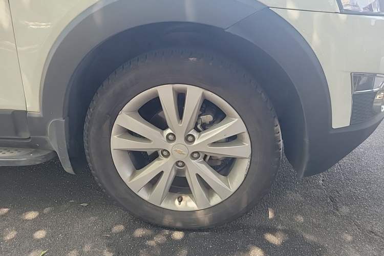 Used Chevrolet Captiva 2014 2.4L 4x4 Flagship Edition 7 Seats Right Front Wheel Hub