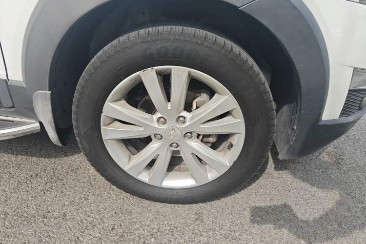 Used Chevrolet Captiva 2014 2.4L 4x4 Flagship Edition 7 Seats Right Front Wheel Hub