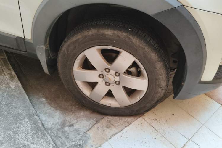 Used Chevrolet Captiva 2014 2.4L Two-Wheel Drive Urban Version 7 Seats Right Front Wheel Hub