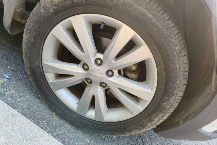 Used Chevrolet Captiva 2014 2.4L 4x4 Flagship Edition 7 Seats Right Front Wheel Hub