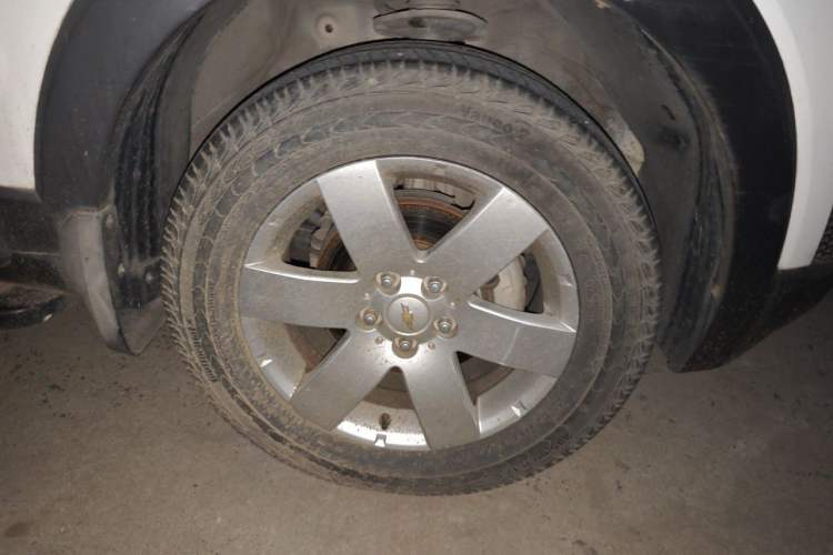 Used Chevrolet Captiva 2014 2.4L Two-Wheel Drive City Edition 5 Seats Right Front Wheel Hub