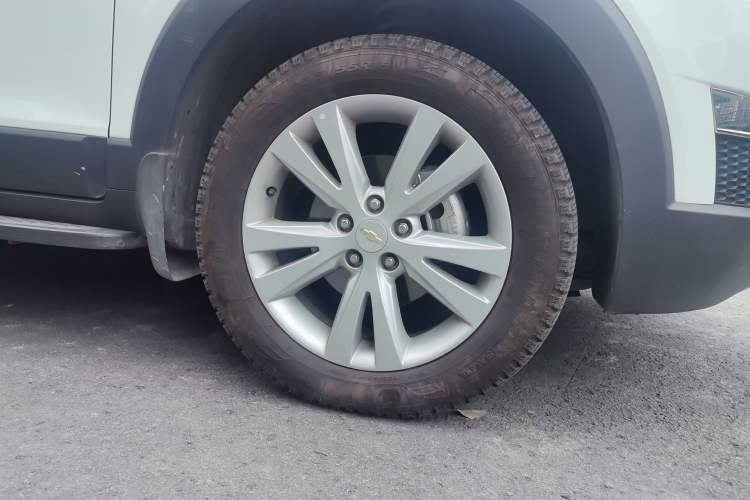 Used Chevrolet Captiva 2014 2.4L 4x4 Flagship Edition 7 Seats Right Front Wheel Hub