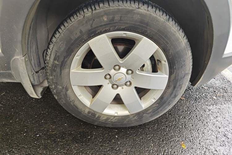 Used Chevrolet Captiva 2014 2.4L Two-Wheel Drive Urban Version 7 Seats Right Front Wheel Hub