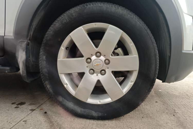 Used Chevrolet Captiva 2014 2.4L 4x4 Luxury Edition 5 Seats Right Front Wheel Hub