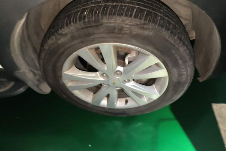 Used Chevrolet Captiva 2014 2.4L 4x4 Flagship Edition 7 Seats Right Front Wheel Hub