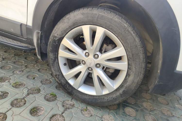 Used Chevrolet Captiva 2014 2.4L 4x4 Flagship Edition 7 Seats Right Front Wheel Hub