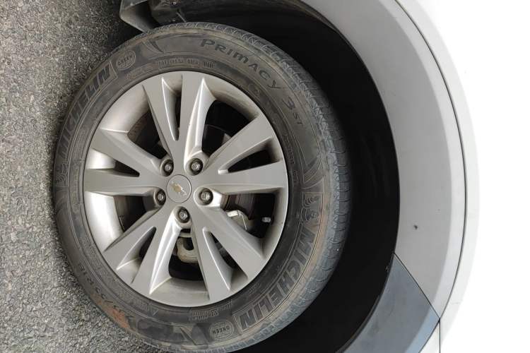 Used Chevrolet Captiva 2014 2.4L 4x4 Flagship Edition 7 Seats Right Front Wheel Hub