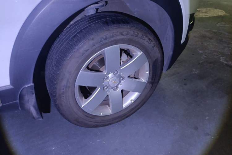 Used Chevrolet Captiva 2014 2.4L Two-Wheel Drive Urban Version 7 Seats Right Front Wheel Hub