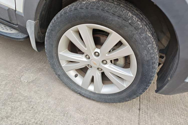 Used Chevrolet Captiva 2014 2.4L 4x4 Flagship Edition 7 Seats Right Front Wheel Hub