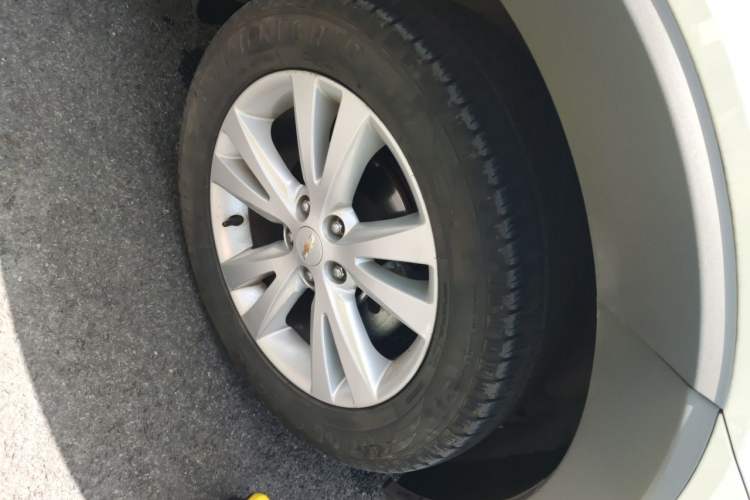 Used Chevrolet Captiva 2014 2.4L 4x4 Flagship Edition 7 Seats Right Front Wheel Hub