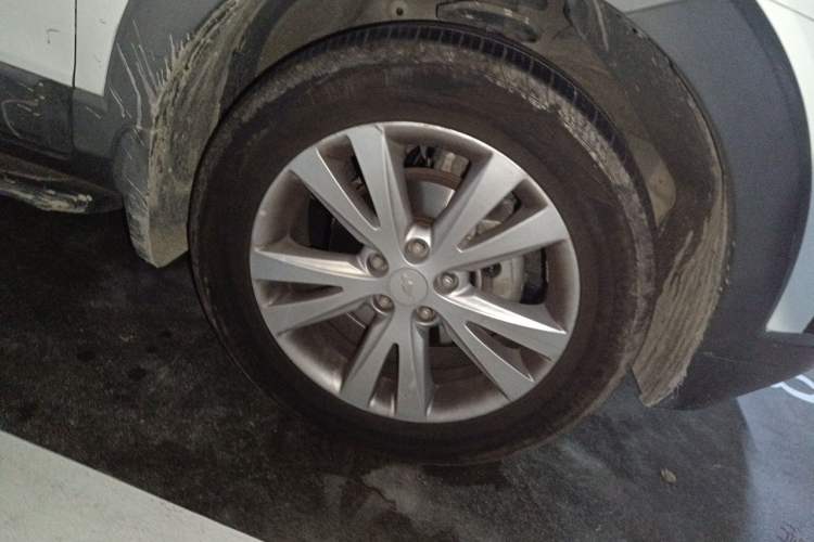 Used Chevrolet Captiva 2014 2.4L 4x4 Flagship Edition 7 Seats Right Front Wheel Hub
