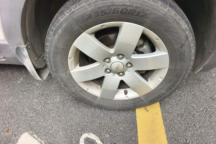 Used Chevrolet Captiva 2014 2.4L Two-Wheel Drive Urban Version 7 Seats Right Front Wheel Hub