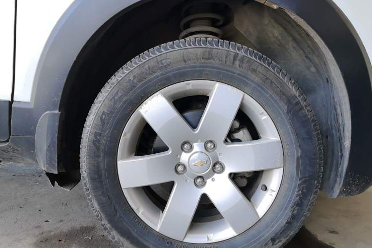 Used Chevrolet Captiva 2014 2.4L Two-Wheel Drive Urban Version 7 Seats Right Front Wheel Hub