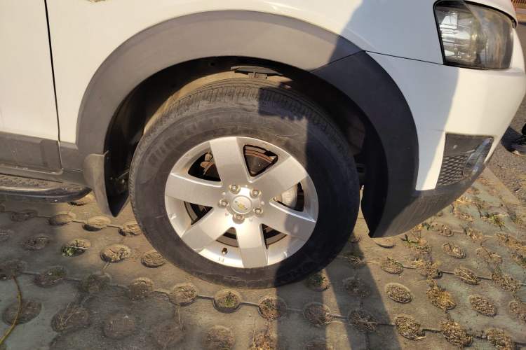 Used Chevrolet Captiva 2014 2.4L Two-Wheel Drive City Edition 5 Seats Right Front Wheel Hub