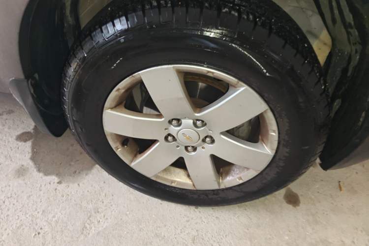 Used Chevrolet Captiva 2014 2.4L Two-Wheel Drive Urban Version 7 Seats Right Front Wheel Hub
