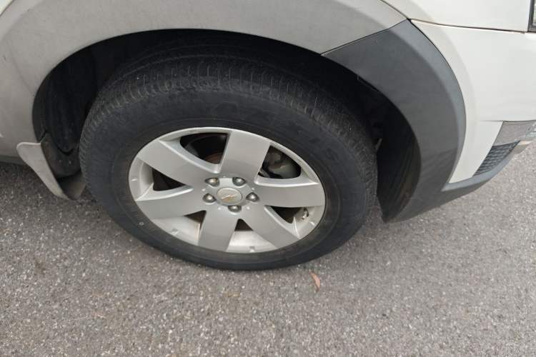 Used Chevrolet Captiva 2014 2.4L Two-Wheel Drive Urban Version 7 Seats Right Front Wheel Hub