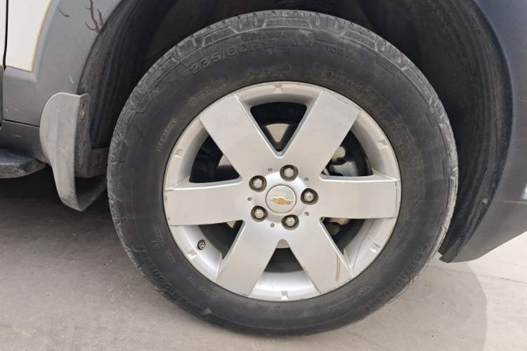 Used Chevrolet Captiva 2014 2.4L Two-Wheel Drive City Edition 5 Seats Right Front Wheel Hub
