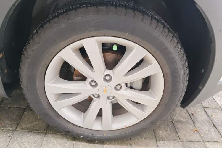 Used Chevrolet Captiva 2014 2.4L 4x4 Flagship Edition 7 Seats Right Front Wheel Hub