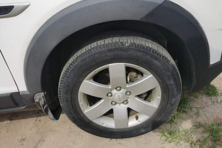 Used Chevrolet Captiva 2014 2.4L Two-Wheel Drive Urban Version 7 Seats Right Front Wheel Hub