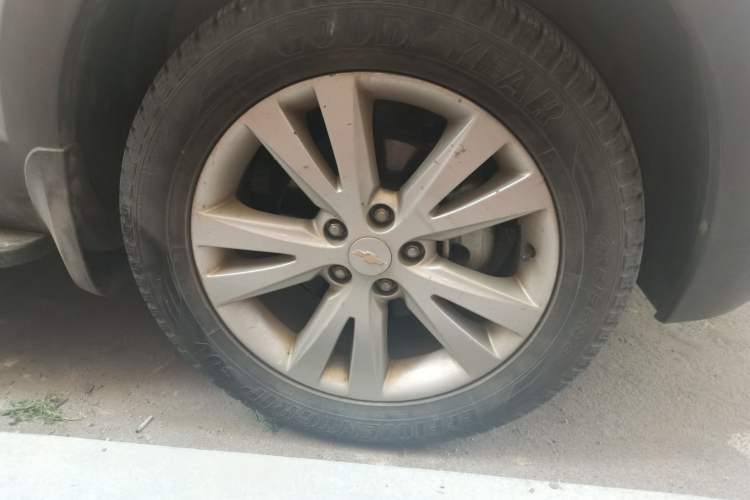 Used Chevrolet Captiva 2014 2.4L 4x4 Flagship Edition 7 Seats Right Front Wheel Hub