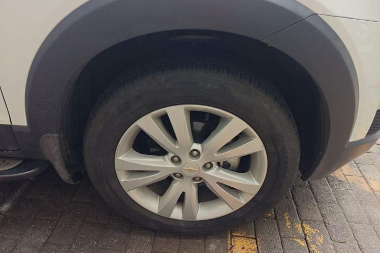 Used Chevrolet Captiva 2014 2.4L 4x4 Flagship Edition 7 Seats Right Front Wheel Hub
