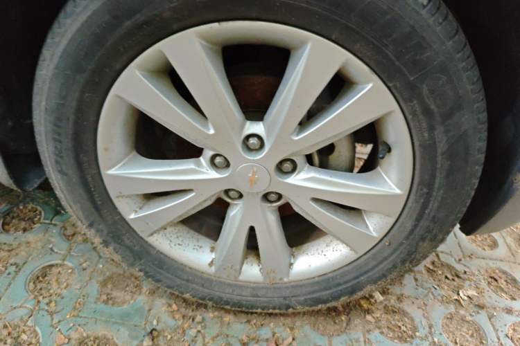 Used Chevrolet Captiva 2014 2.4L 4x4 Flagship Edition 7 Seats Right Front Wheel Hub