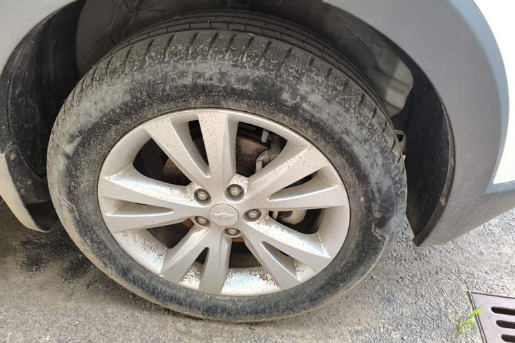 Used Chevrolet Captiva 2014 2.4L 4x4 Flagship Edition 7 Seats Right Front Wheel Hub