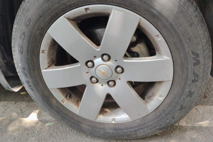 Used Chevrolet Captiva 2014 2.4L Two-Wheel Drive Urban Version 7 Seats Right Front Wheel Hub