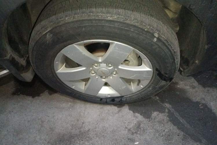 Used Chevrolet Captiva 2014 2.4L Two-Wheel Drive Urban Version 7 Seats Right Front Wheel Hub