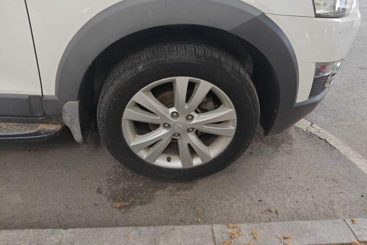 Used Chevrolet Captiva 2014 2.4L 4x4 Flagship Edition 7 Seats Right Front Wheel Hub