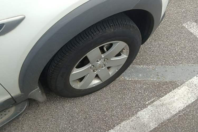 Used Chevrolet Captiva 2014 2.4L Two-Wheel Drive City Edition 5 Seats Right Front Wheel Hub