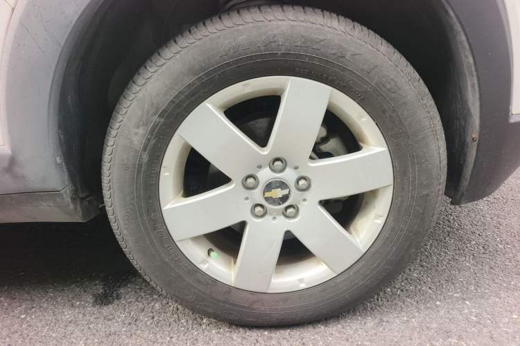 Used Chevrolet Captiva 2014 2.4L Two-Wheel Drive Urban Version 7 Seats Right Front Wheel Hub