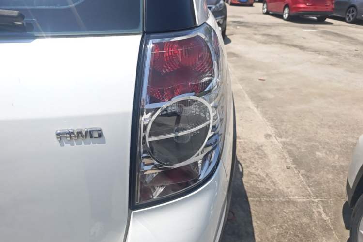 Used Chevrolet Captiva 2014 2.4L 4x4 Flagship Edition 7 Seats Right Rear Taillight