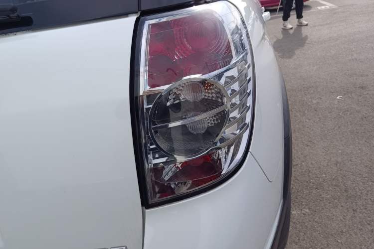 Used Chevrolet Captiva 2014 2.4L Two-Wheel Drive City Edition 5 Seats Right Rear Taillight