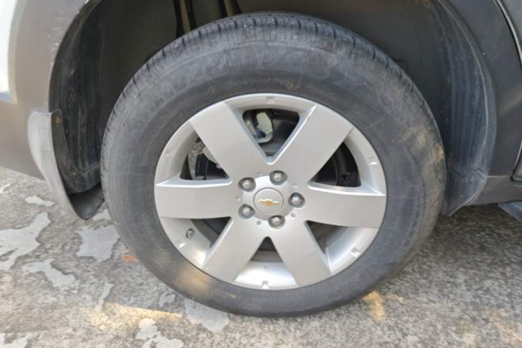 Used Chevrolet Captiva 2014 2.4L Two-Wheel Drive Urban Version 7 Seats Right Rear Wheel Hub