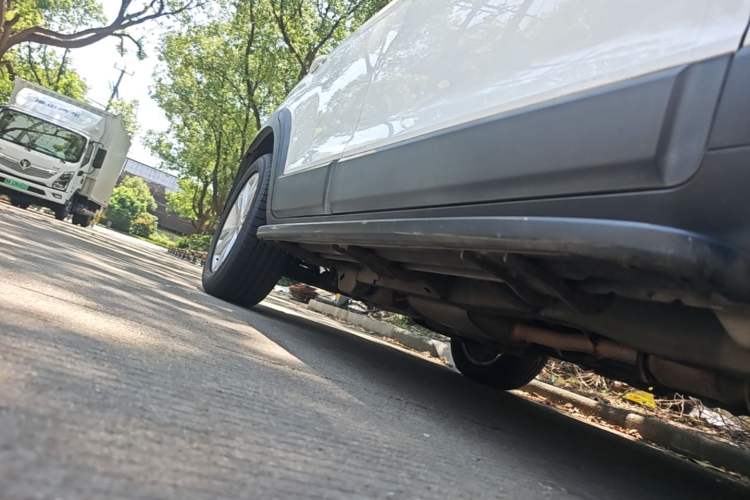 Used Chevrolet Captiva 2014 2.4L 4x4 Flagship Edition 7 Seats Right Side Sill