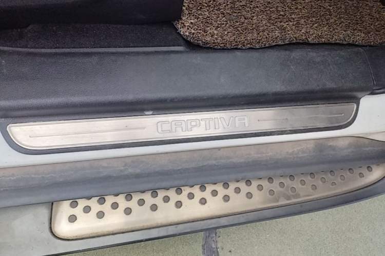 Used Chevrolet Captiva 2014 2.4L 4x4 Flagship Edition 7 Seats Right Side Sill