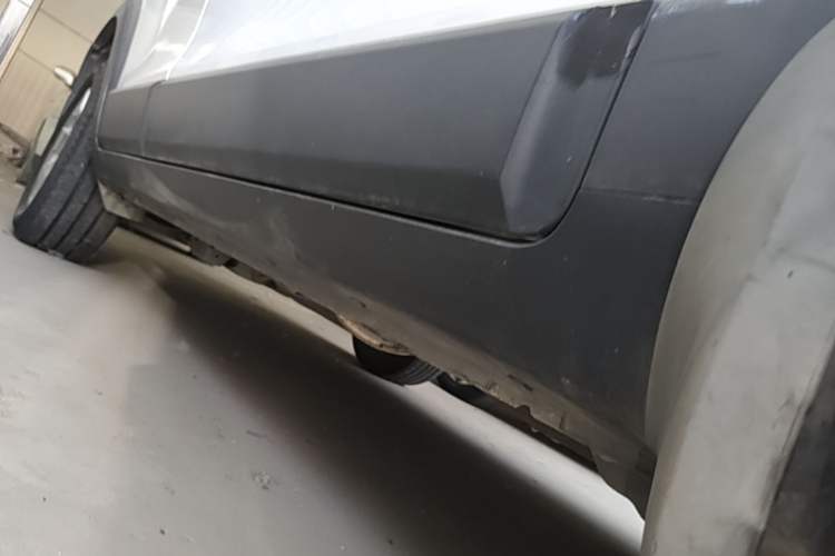 Used Chevrolet Captiva 2014 2.4L Two-Wheel Drive Urban Version 7 Seats Right Side Sill