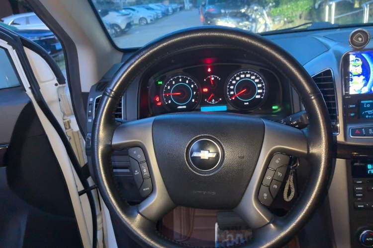 Used Chevrolet Captiva 2014 2.4L 4x4 Flagship Edition 7 Seats Steering Wheel