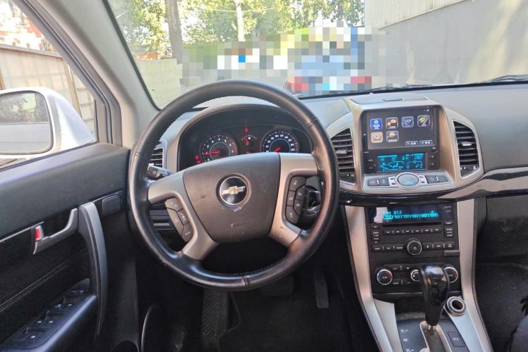 Used Chevrolet Captiva 2014 2.4L 4x4 Flagship Edition 7 Seats Steering Wheel