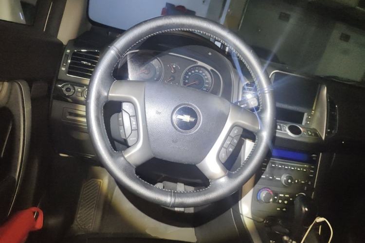 Used Chevrolet Captiva 2014 2.4L 4x4 Flagship Edition 7 Seats Steering Wheel