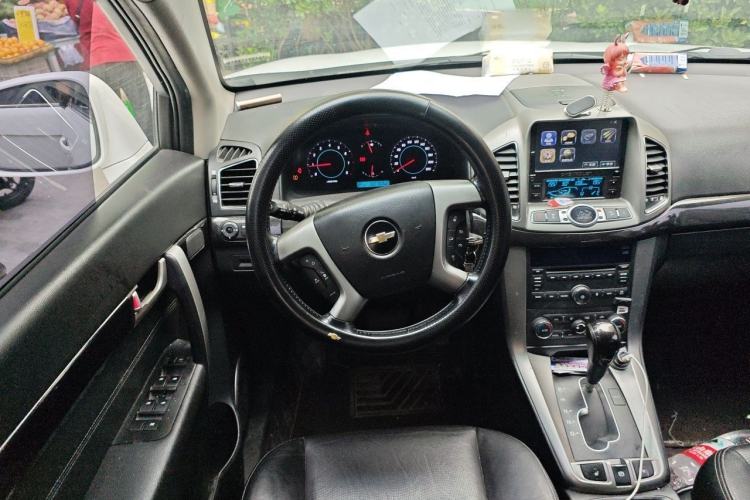 Used Chevrolet Captiva 2014 2.4L 4x4 Flagship Edition 7 Seats Steering Wheel