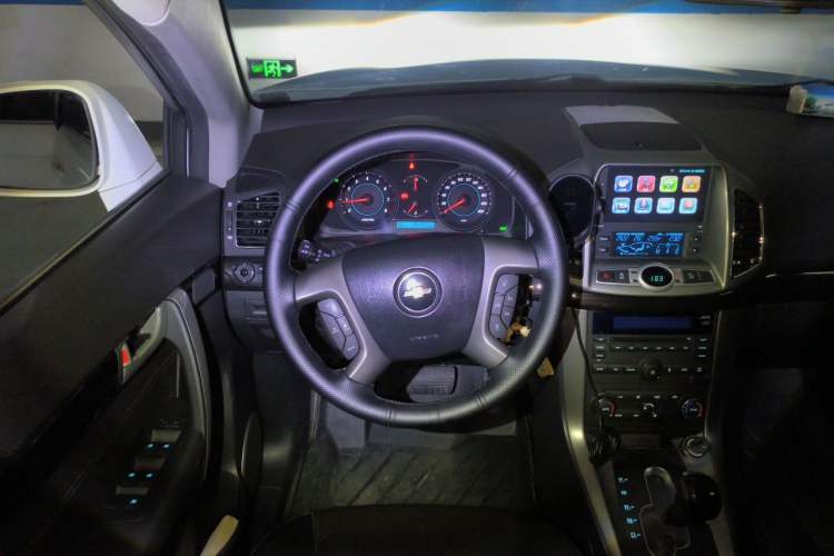 Used Chevrolet Captiva 2014 2.4L 4x4 Flagship Edition 7 Seats Steering Wheel