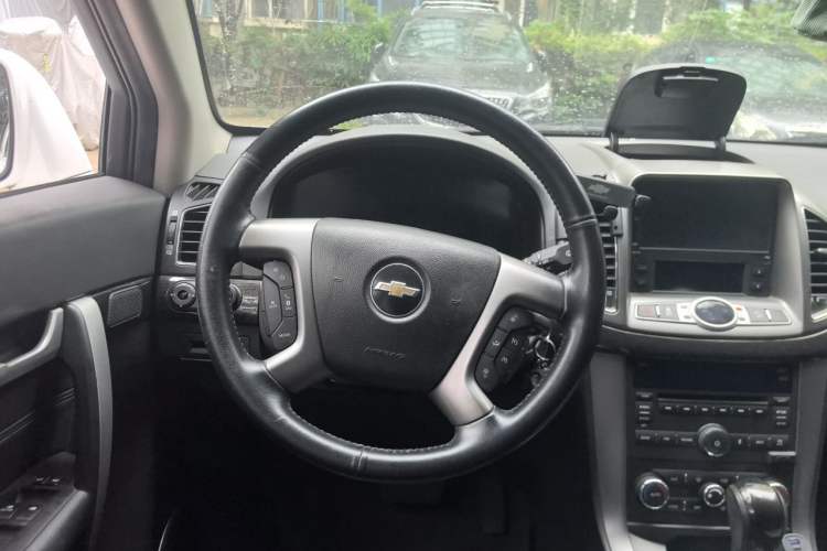 Used Chevrolet Captiva 2014 2.4L 4x4 Flagship Edition 7 Seats Steering Wheel
