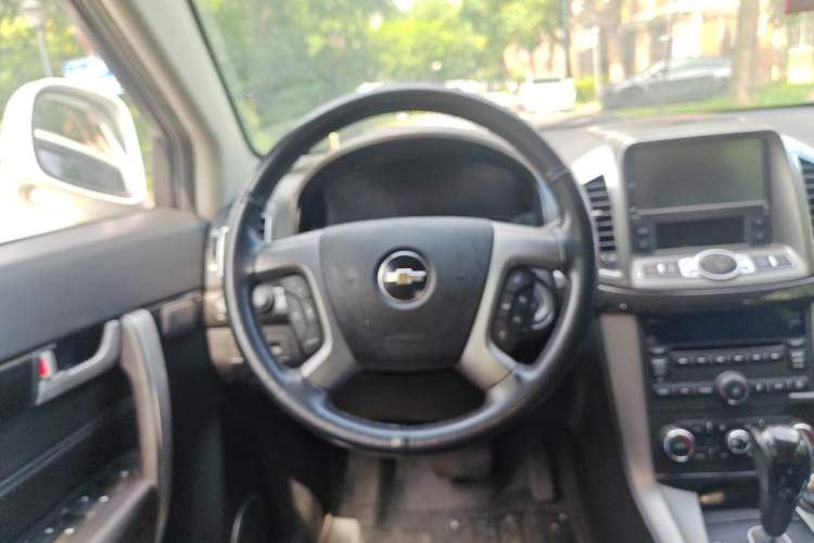 Used Chevrolet Captiva 2014 2.4L 4x4 Flagship Edition 7 Seats Steering Wheel