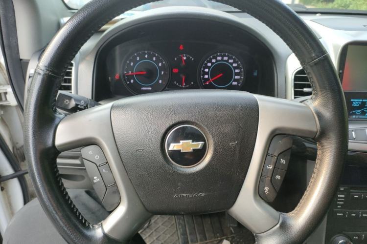 Used Chevrolet Captiva 2014 2.4L 4x4 Flagship Edition 7 Seats Steering Wheel