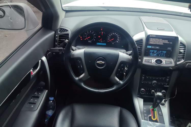 Used Chevrolet Captiva 2014 2.4L 4x4 Flagship Edition 7 Seats Steering Wheel