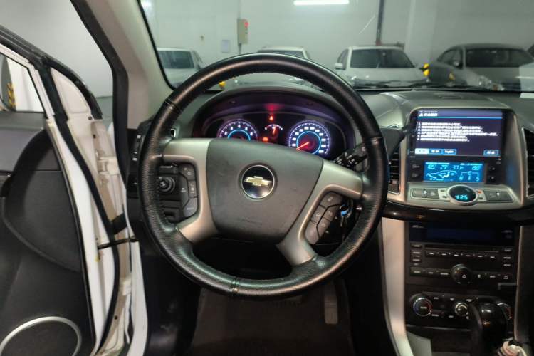 Used Chevrolet Captiva 2014 2.4L 4x4 Flagship Edition 7 Seats Steering Wheel