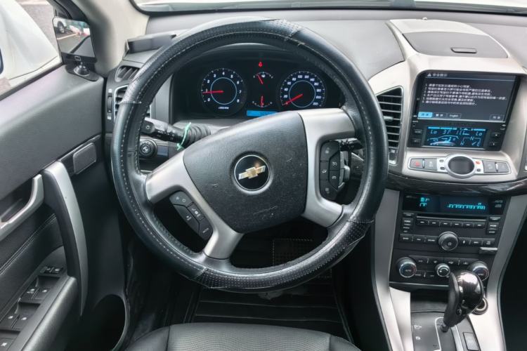 Used Chevrolet Captiva 2014 2.4L 4x4 Flagship Edition 7 Seats Steering Wheel